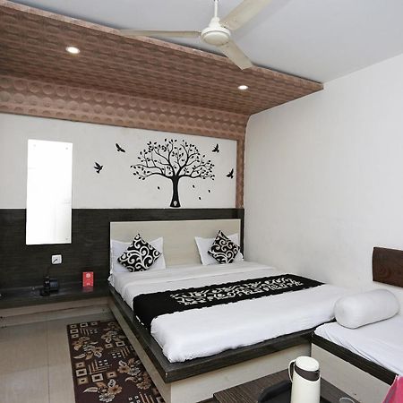 Super Oyo Flagship 4957 Hotel China Town Bhairaun Ghat Bagian luar foto
