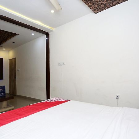 Super Oyo Flagship 4957 Hotel China Town Bhairaun Ghat Bagian luar foto