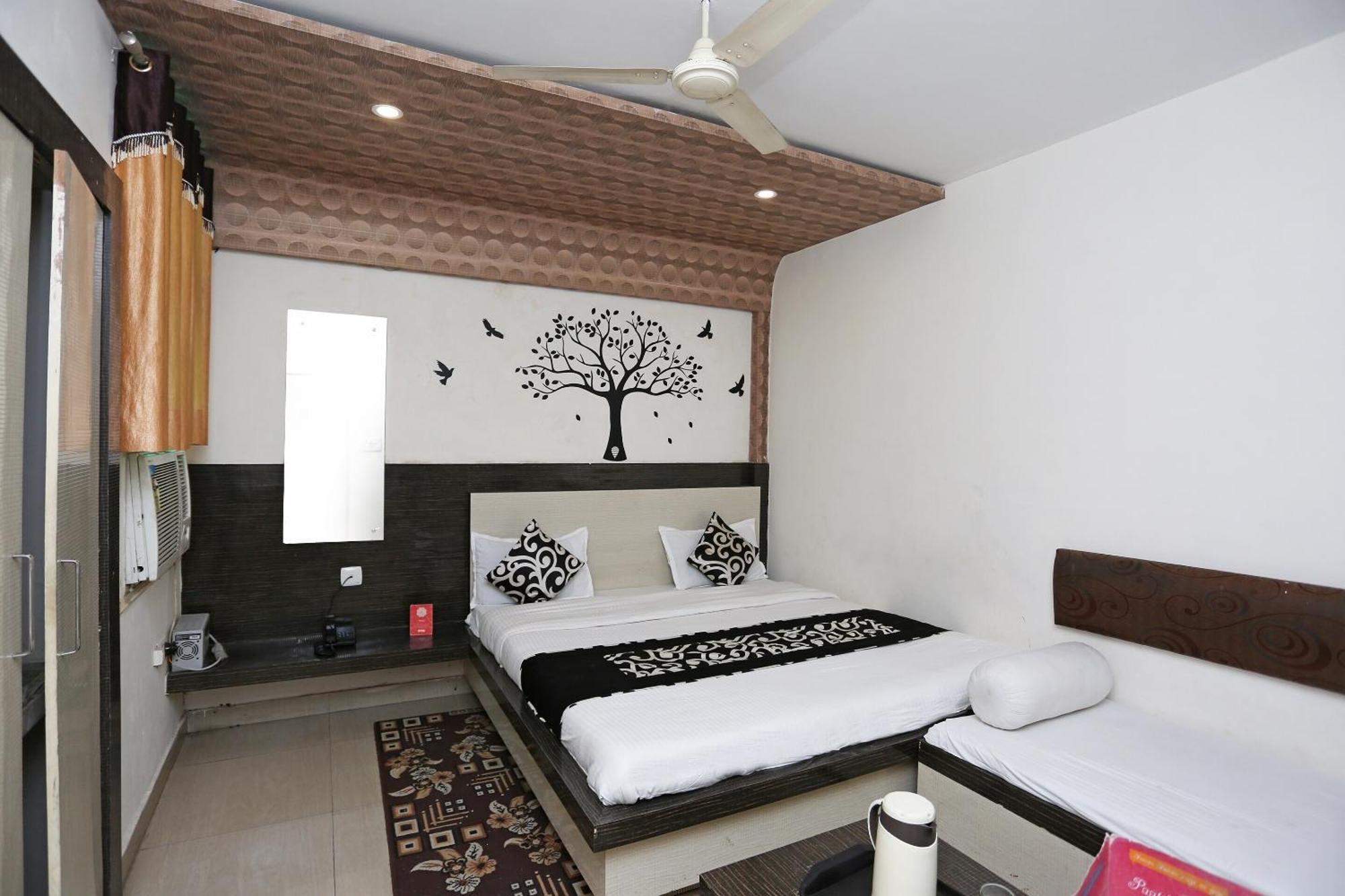Super Oyo Flagship 4957 Hotel China Town Bhairaun Ghat Bagian luar foto