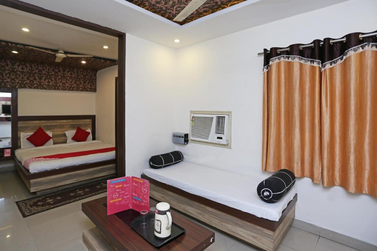Super Oyo Flagship 4957 Hotel China Town Bhairaun Ghat Bagian luar foto