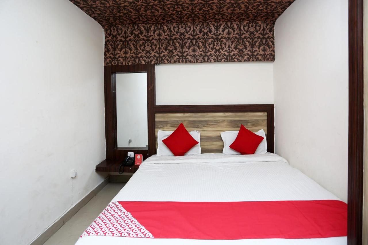 Super Oyo Flagship 4957 Hotel China Town Bhairaun Ghat Bagian luar foto