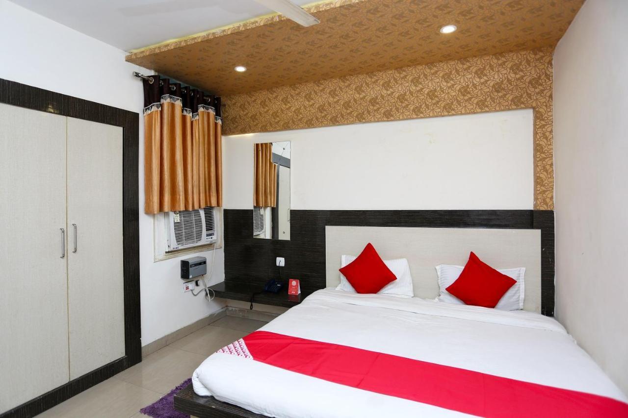 Super Oyo Flagship 4957 Hotel China Town Bhairaun Ghat Bagian luar foto