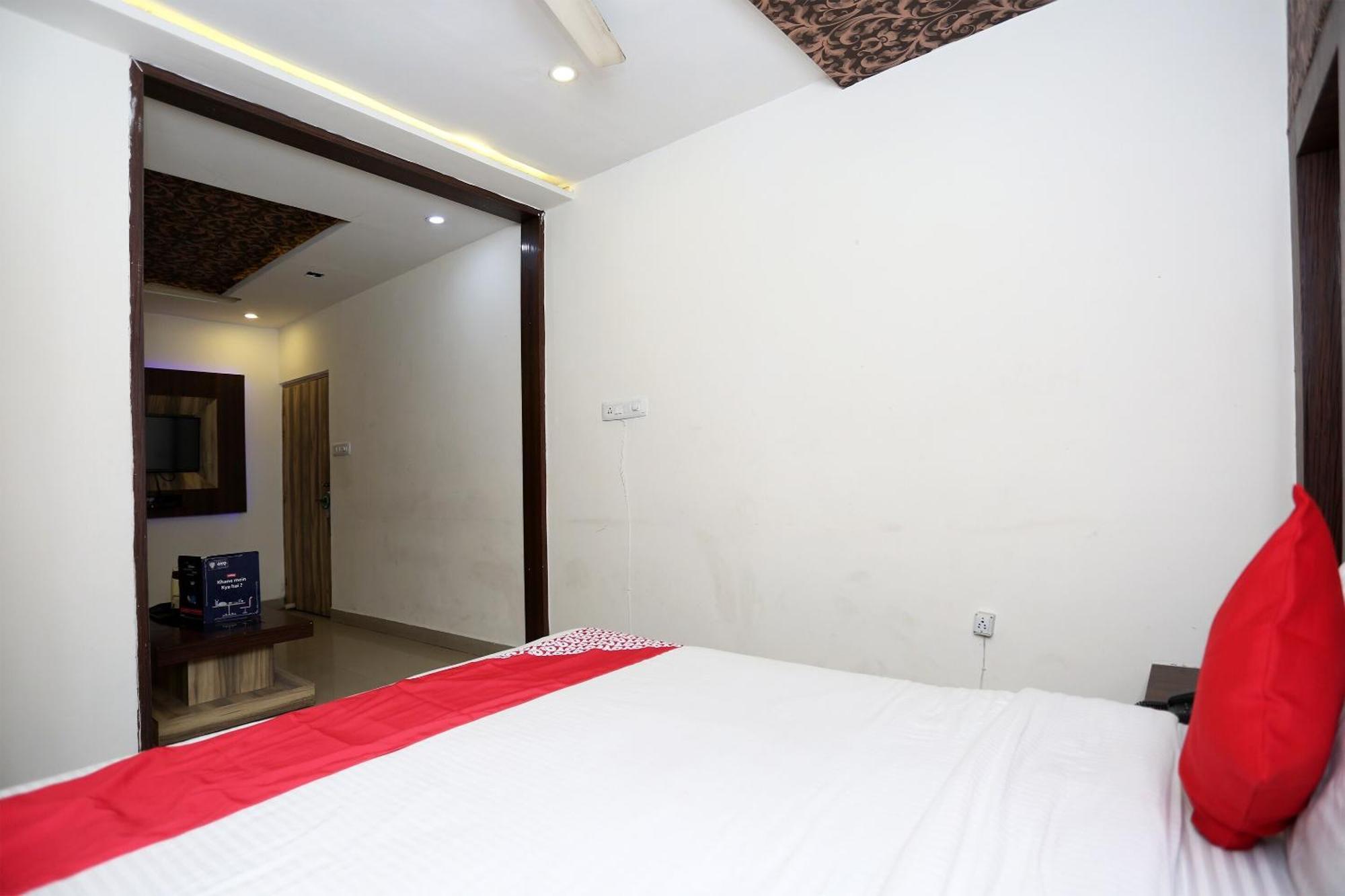 Super Oyo Flagship 4957 Hotel China Town Bhairaun Ghat Bagian luar foto
