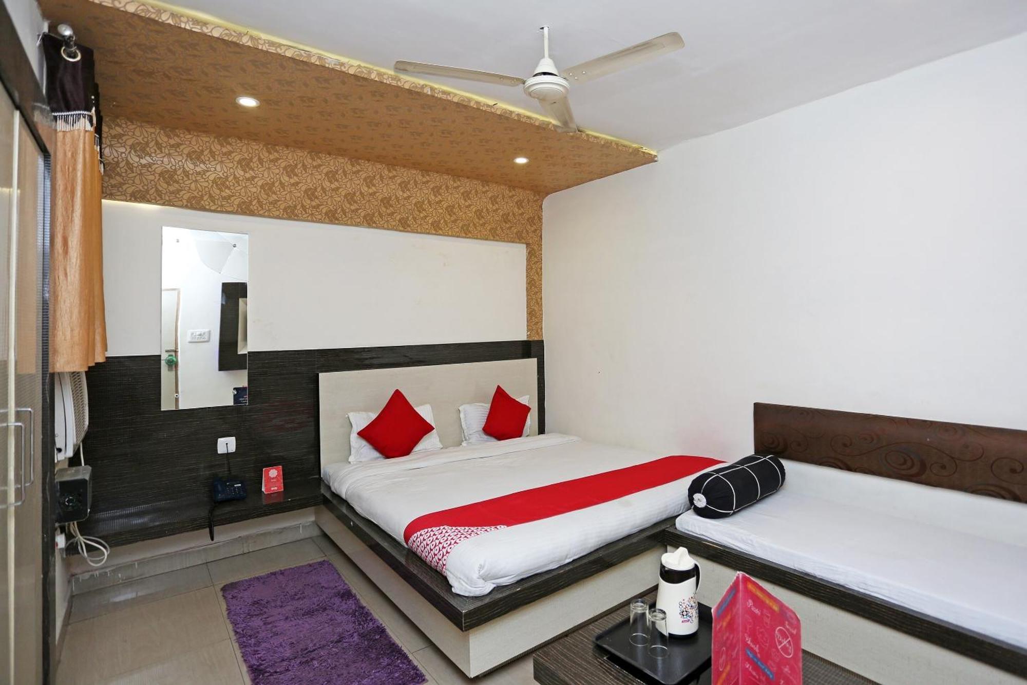 Super Oyo Flagship 4957 Hotel China Town Bhairaun Ghat Bagian luar foto