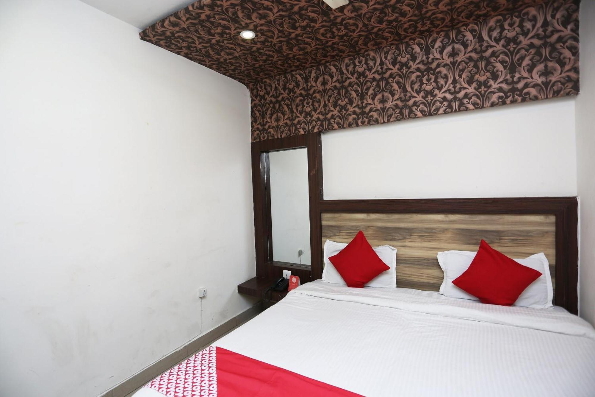 Super Oyo Flagship 4957 Hotel China Town Bhairaun Ghat Bagian luar foto