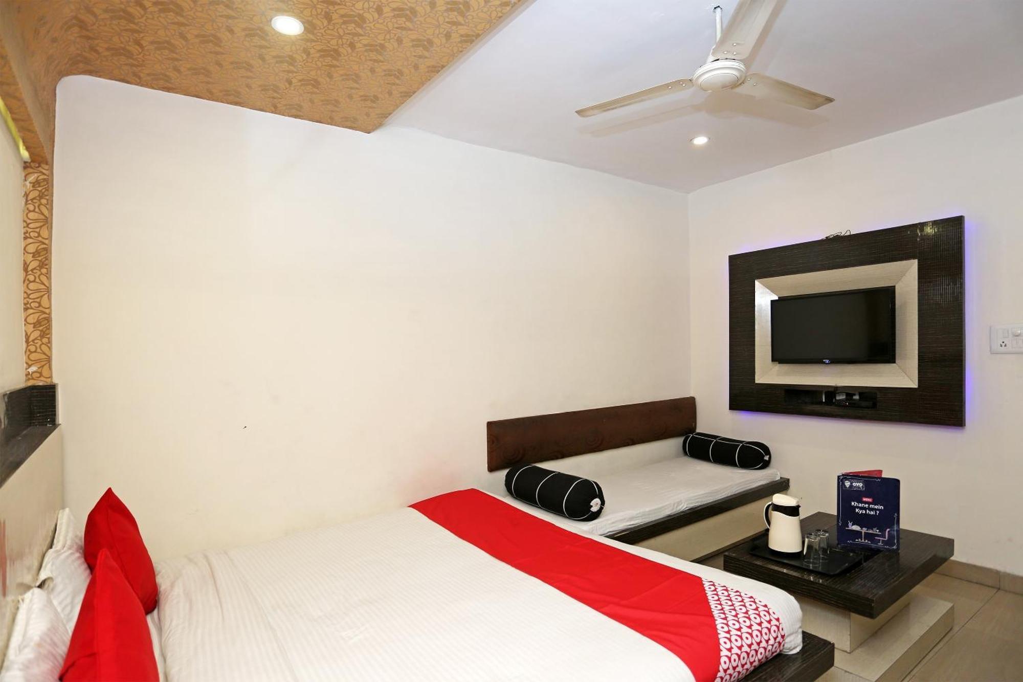 Super Oyo Flagship 4957 Hotel China Town Bhairaun Ghat Bagian luar foto