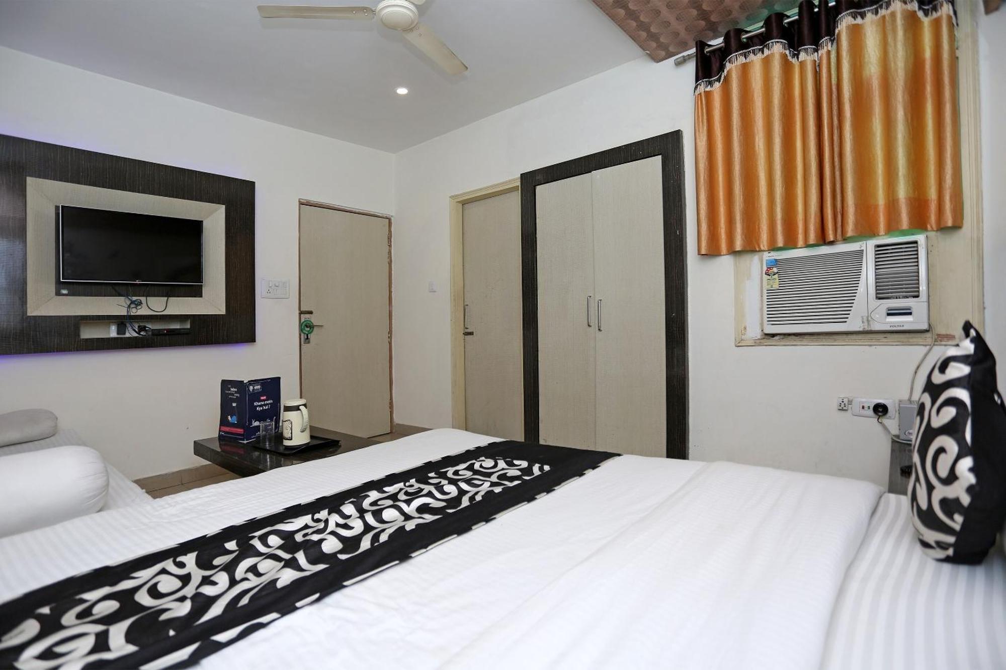 Super Oyo Flagship 4957 Hotel China Town Bhairaun Ghat Bagian luar foto